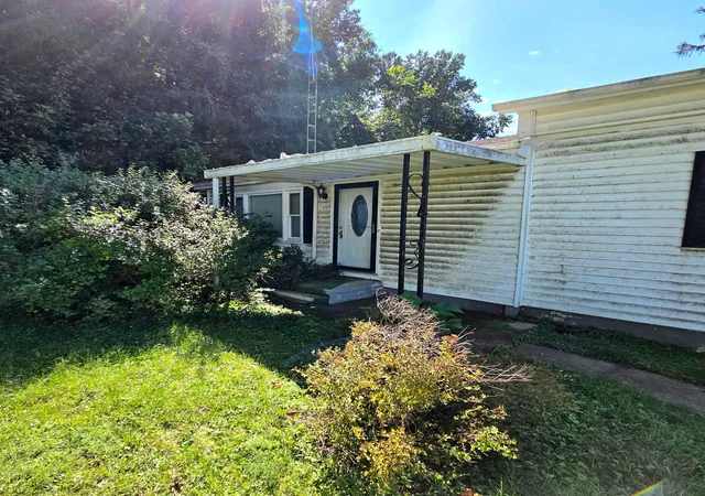 Photo 2 of Single family home for sale at 942 Meadowview Ave, Lancaster, OH 43130 | MLS# 226034027 | Listing updated on 2026-09-16