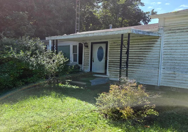 Photo 3 of Sale Pending at 942 Meadowview Ave, Lancaster, OH 43130 | MLS# 226034027 | Listing updated on 2026-09-24