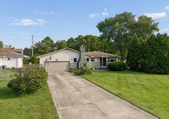 Photo 2 of Single family home for sale at 1120 Woodmere Rd, Columbus, OH 43220 | MLS# 226034665 | Listing updated on 2026-09-14