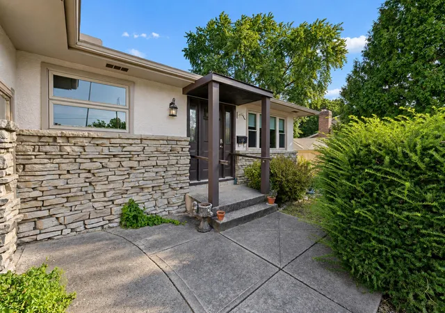 Photo 3 of Single family home for sale at 1120 Woodmere Rd, Columbus, OH 43220 | MLS# 226034665 | Listing updated on 2026-09-14