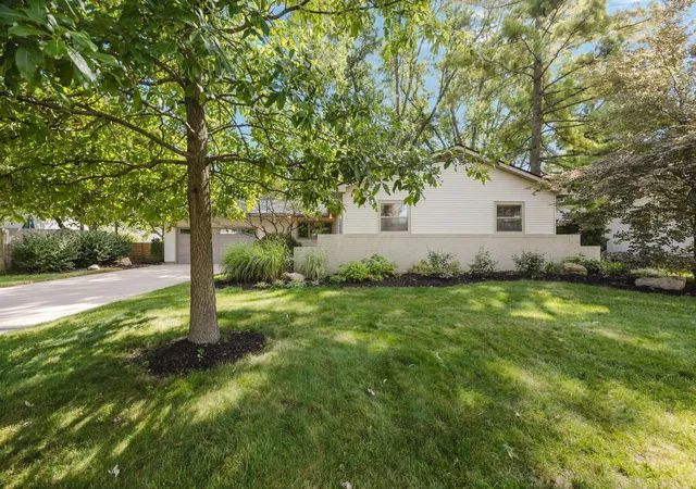 Photo 1 of Sale Pending at 4116 Ruxton Ln, Columbus, OH 43220 | MLS# 226034212 | Listing updated on 2026-09-14