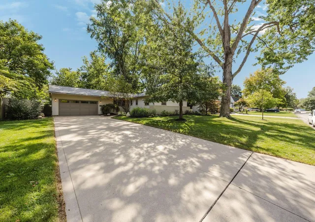 Photo 2 of Sale Pending at 4116 Ruxton Ln, Columbus, OH 43220 | MLS# 226034212 | Listing updated on 2026-09-14