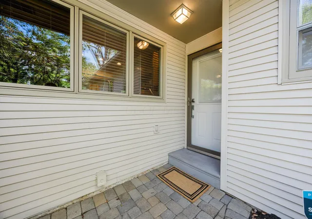 Photo 3 of Sale Pending at 4116 Ruxton Ln, Columbus, OH 43220 | MLS# 226034212 | Listing updated on 2026-09-14