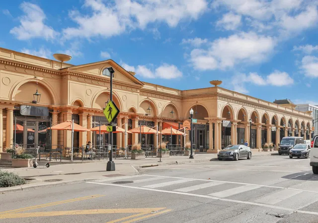Listing Photo 2 - Condo for sale in building located at 845 N High St, Columbus, OH 43215 - Unit #408