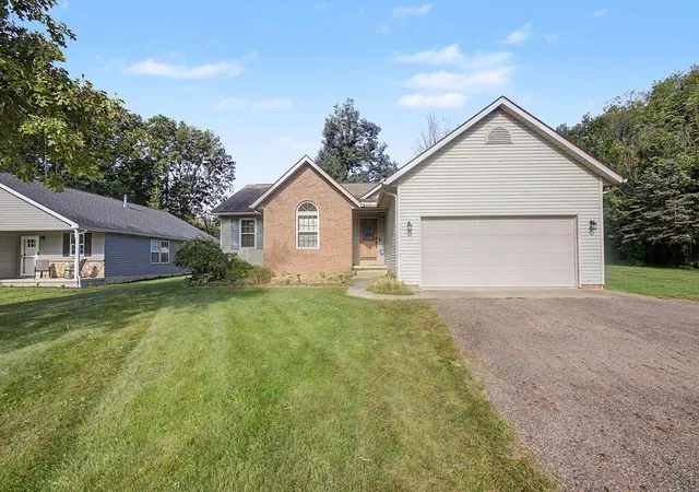 Single family home for sale at 3171 Apple Valley Dr, Howard, OH 43028 | MLS# 226034053