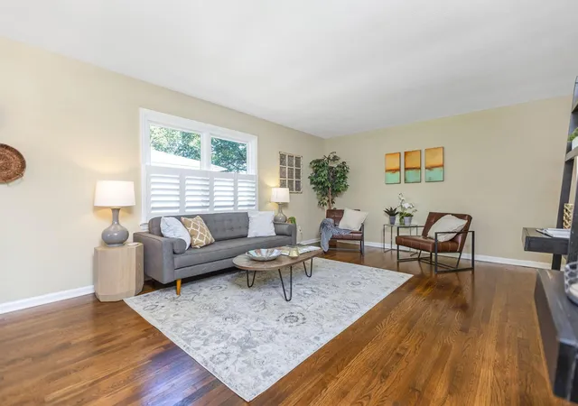 Photo 3 of Single family home for sale at 890 Lookout Point Dr, Columbus, OH 43235 | MLS# 226034404 | Listing updated on 2026-10-16