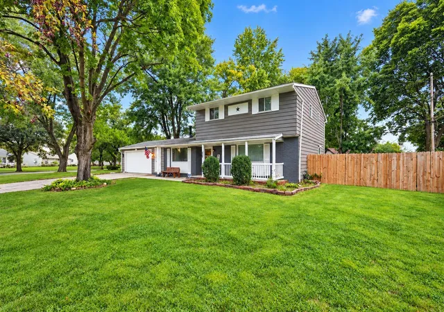 Photo 2 of Single family home for sale at 404 Benson Dr, Groveport, OH 43125 | MLS# 226034084 | Listing updated on 2026-09-14