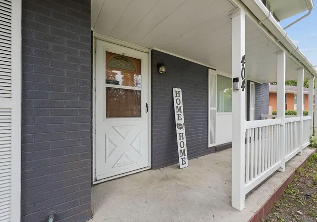 Photo 4 of Single family home for sale at 404 Benson Dr, Groveport, OH 43125 | MLS# 226034084 | Listing updated on 2026-09-14