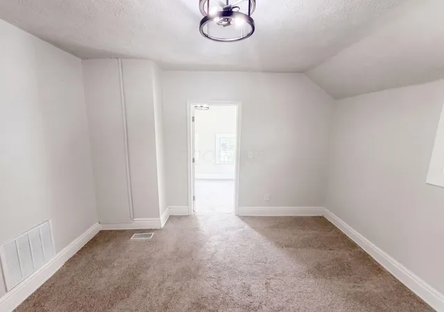 Photo 3 of Single family home for sale at 926 Ellsworth Ave, Columbus, OH 43206 | MLS# 226034071 | Listing updated on 2026-09-24