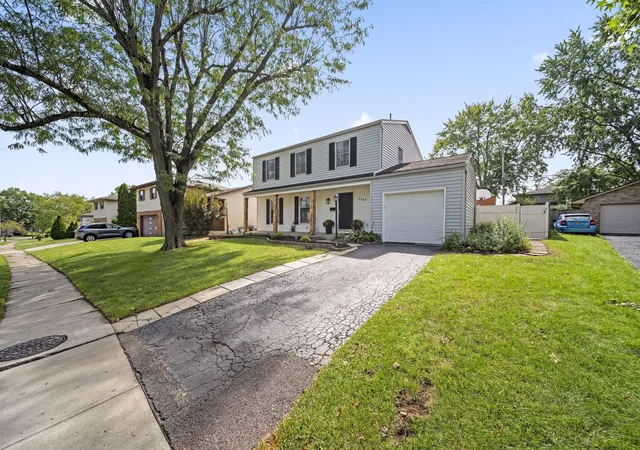 Photo 3 of Single family home for sale at 6909 Ardelle Dr, Reynoldsburg, OH 43068 | MLS# 226034085 | Listing updated on 2026-09-15