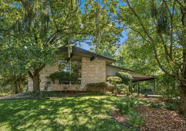 Photo 1 of Single family home for sale at 5638 Northbrook Dr E, Worthington, OH 43085 | MLS# 226034103 | Listing updated on 2026-09-11