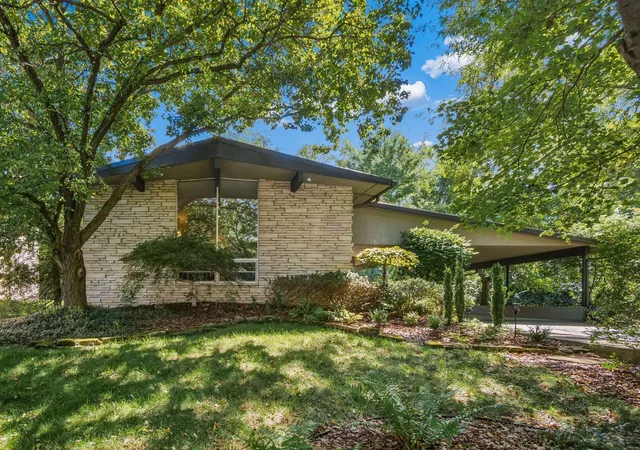 Photo 3 of Single family home for sale at 5638 Northbrook Dr E, Worthington, OH 43085 | MLS# 226034103 | Listing updated on 2026-09-11