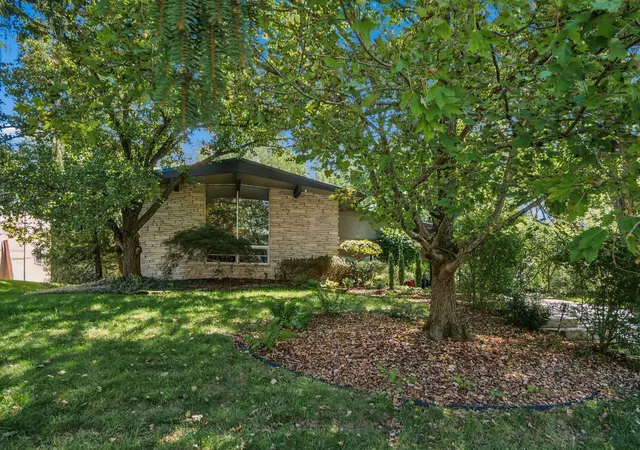 Photo 4 of Single family home for sale at 5638 Northbrook Dr E, Worthington, OH 43085 | MLS# 226034103 | Listing updated on 2026-09-11