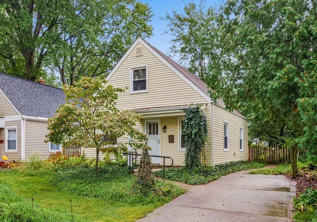 Photo 1 of Single family home for sale at 291 E Lincoln Ave, Columbus, OH 43214 | MLS# 226034126 | Listing updated on 2026-09-17