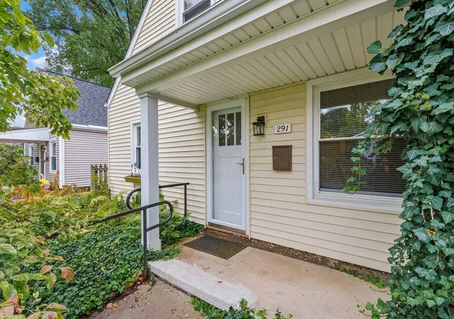 Photo 3 of Single family home for sale at 291 E Lincoln Ave, Columbus, OH 43214 | MLS# 226034126 | Listing updated on 2026-09-17
