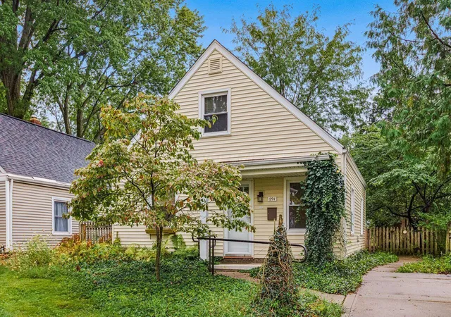 Photo 3 of Single family home for sale at 291 E Lincoln Ave, Columbus, OH 43214 | MLS# 226034126 | Listing updated on 2026-09-19