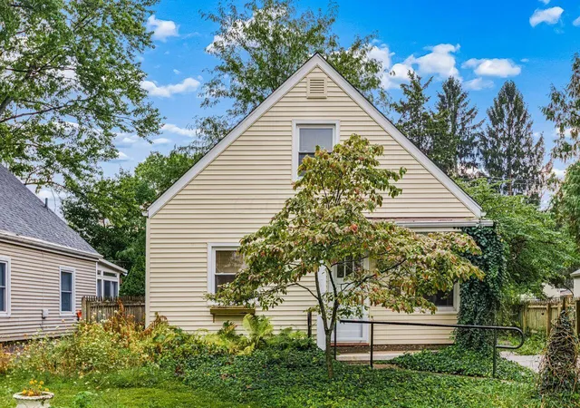 Photo 4 of Single family home for sale at 291 E Lincoln Ave, Columbus, OH 43214 | MLS# 226034126 | Listing updated on 2026-09-19