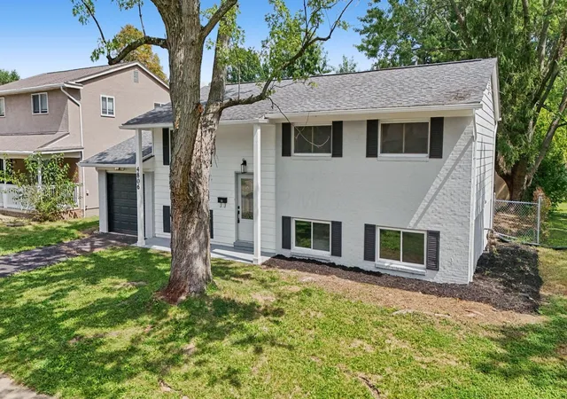 Photo 3 of Single family home for sale at 4806 Heatherton Dr, Columbus, OH 43229 | MLS# 226034340 | Listing updated on 2026-09-17