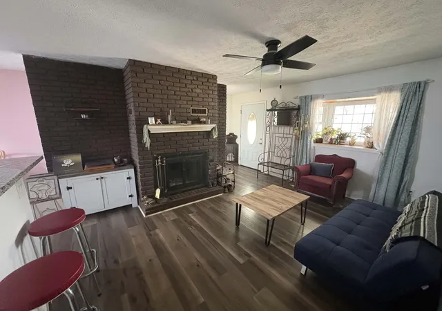 Photo 3 of Single family home for sale at 877 Traci Ct, Columbus, OH 43207 | MLS# 226034622 | Listing updated on 2026-09-17