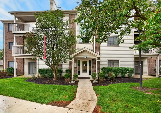 Listing Photo 3 - Condo for sale in building located at 2317 Vicente Ct, Columbus, OH 43235 - Unit #101