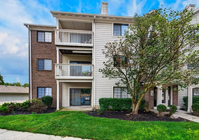 Listing Photo 4 - Condo for sale in building located at 2317 Vicente Ct, Columbus, OH 43235 - Unit #101