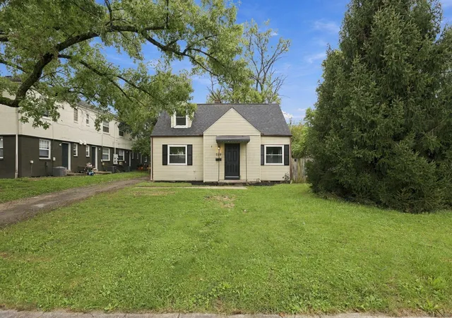 Photo 3 of Single family home for sale at 279 S Ashburton Rd, Columbus, OH 43213 | MLS# 226036225 | Listing updated on 2026-10-07