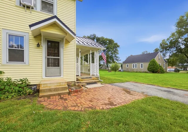 Photo 3 of Single family home for sale at 1024 Springlawn Ave, Harrisburg, OH 43126 | MLS# 226034182 | Listing updated on 2026-09-28