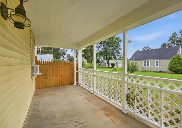 Photo 4 of Single family home for sale at 1024 Springlawn Ave, Harrisburg, OH 43126 | MLS# 226034182 | Listing updated on 2026-09-28
