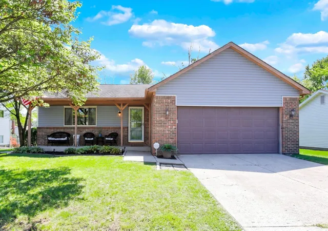 Photo 1 of Single family home for sale at 6427 Firethorn Ave, Reynoldsburg, OH 43068 | MLS# 226034186 | Listing updated on 2026-10-01