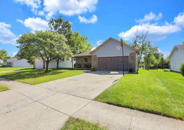 Photo 3 of Single family home for sale at 6427 Firethorn Ave, Reynoldsburg, OH 43068 | MLS# 226034186 | Listing updated on 2026-10-01