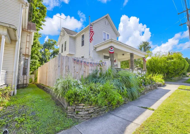 Photo 3 of Single family home for sale at 115 W Shields St, Newark, OH 43055 | MLS# 226034184 | Listing updated on 2026-10-06
