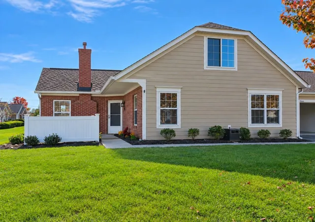 Condo for sale at 4666 Wenham Park #28, Columbus, OH 43230 | MLS# 226034195