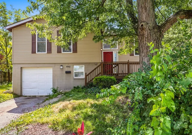 Photo 1 of Single family home for sale at 4943 Old Tree Ave, Columbus, OH 43228 | MLS# 226034725 | Listing updated on 2026-09-15