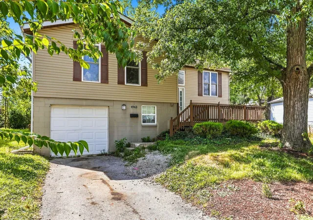 Photo 2 of Single family home for sale at 4943 Old Tree Ave, Columbus, OH 43228 | MLS# 226034725 | Listing updated on 2026-09-15