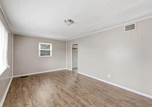 Photo 3 of Single family home for sale at 1091 S Ashburton Rd, Columbus, OH 43227 | MLS# 226034361 | Listing updated on 2026-09-11