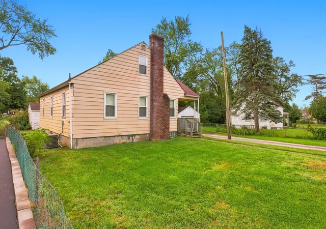 Photo 2 of Single family home for sale at 1080 Meadowdale Ave, Columbus, OH 43219 | MLS# 226034365 | Listing updated on 2026-09-10
