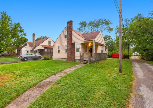 Photo 3 of Single family home for sale at 1080 Meadowdale Ave, Columbus, OH 43219 | MLS# 226034365 | Listing updated on 2026-09-10