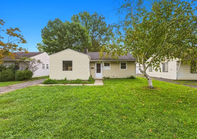Photo 1 of Sale Pending at 1074 S Hampton Rd, Columbus, OH 43227 | MLS# 226035196 | Listing updated on 2026-09-28