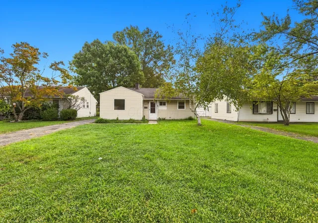 Photo 2 of Sale Pending at 1074 S Hampton Rd, Columbus, OH 43227 | MLS# 226035196 | Listing updated on 2026-09-28