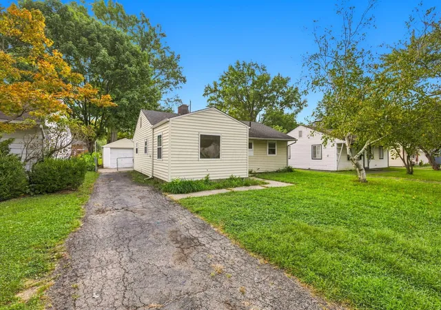 Photo 3 of Sale Pending at 1074 S Hampton Rd, Columbus, OH 43227 | MLS# 226035196 | Listing updated on 2026-09-28