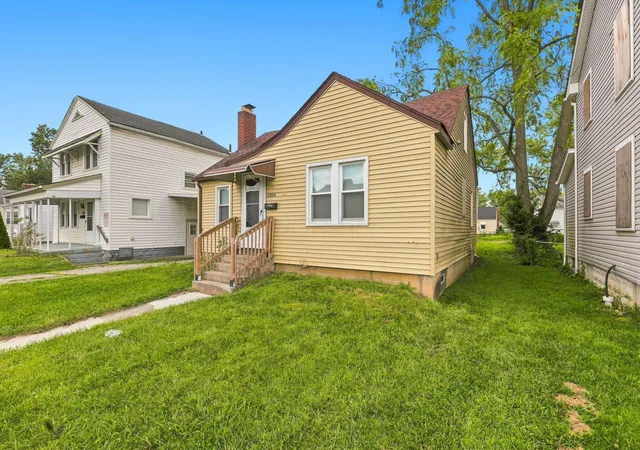 Photo 3 of Single family home for sale at 1356 Loretta Ave, Columbus, OH 43211 | MLS# 226035195 | Listing updated on 2026-10-09