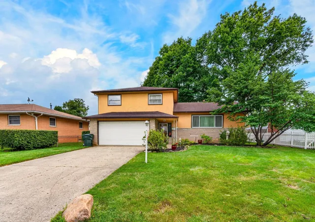 Photo 3 of Single family home for sale at 1345 Firwood Dr, Columbus, OH 43229 | MLS# 226034539 | Listing updated on 2026-09-10