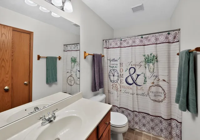 Photo 4 of Single family home for sale at 832 Highland Hills Dr, Howard, OH 43028 | MLS# 226034208 | Listing updated on 2026-09-13