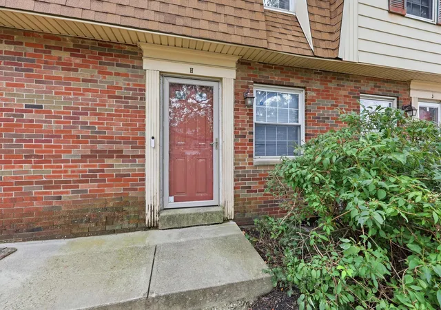 Condo for sale at 5720 Beechcroft Rd #H, Columbus, OH 43229 | MLS# 226034704