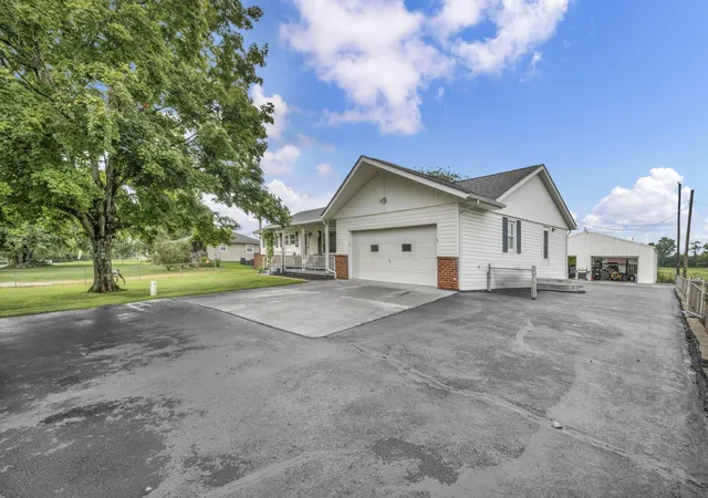 Photo 3 of Single family home for sale at 6080 London Groveport Rd, Grove City, OH 43123 | MLS# 226034373 | Listing updated on 2026-09-13