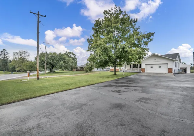 Photo 3 of Single family home for sale at 6080 London Groveport Rd, Grove City, OH 43123 | MLS# 226034373 | Listing updated on 2026-09-13