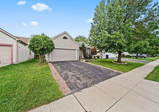 Photo 3 of Single family home for sale at 777 Wallinger Dr, Galloway, OH 43119 | MLS# 226034248 | Listing updated on 2026-09-15