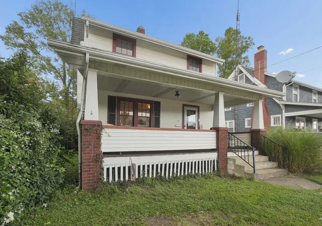 Photo 3 of Single family home for sale at 720 W Church St, Newark, OH 43055 | MLS# 226034244 | Listing updated on 2026-09-17