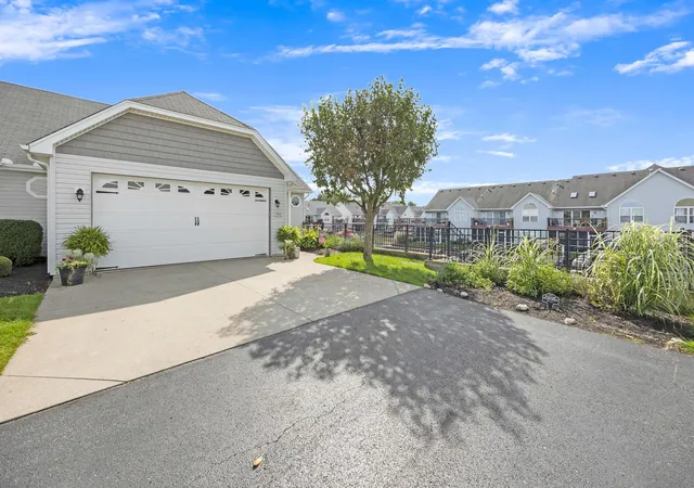 Listing Photo 5 - Condo for sale in building located at 7920 Anne Bonny Ct, Russells Point, OH 43348 - Unit #13-A
