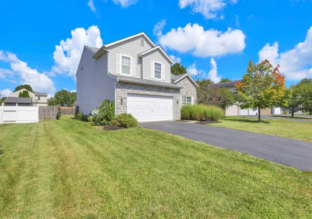 Photo 2 of Single family home for sale at 9290 Ruston Ln, Reynoldsburg, OH 43068 | MLS# 226036054 | Listing updated on 2026-10-02